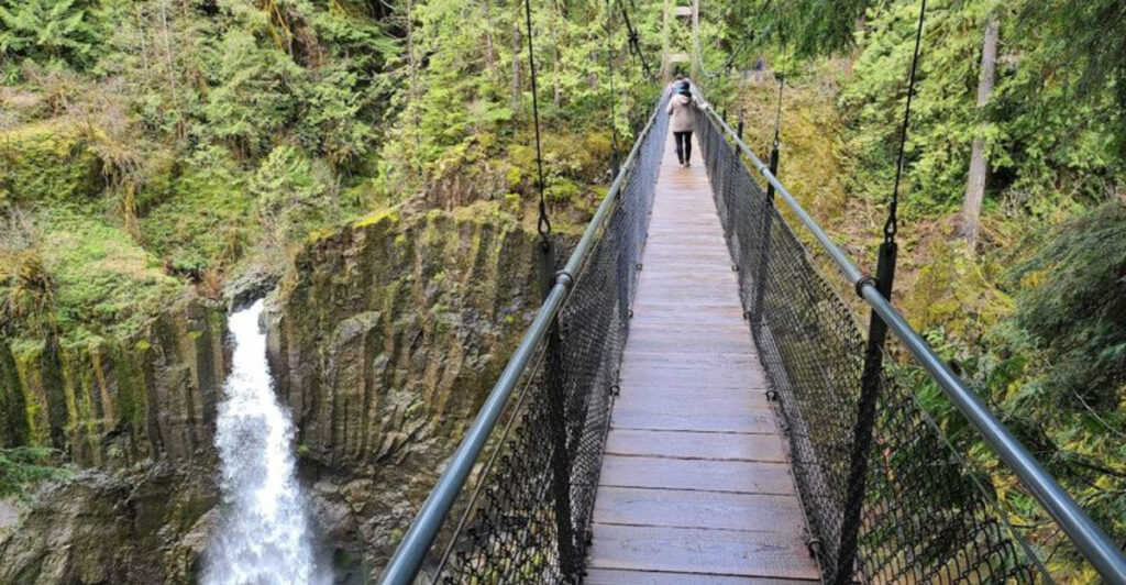 One of Oregon’s Most Photogenic Covered Bridges Is Even Better in Person