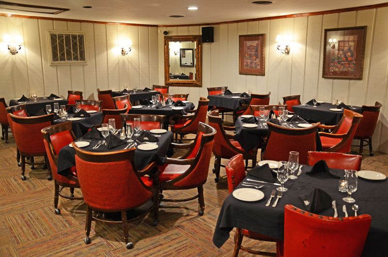 Operating Hours and Reservation Tips