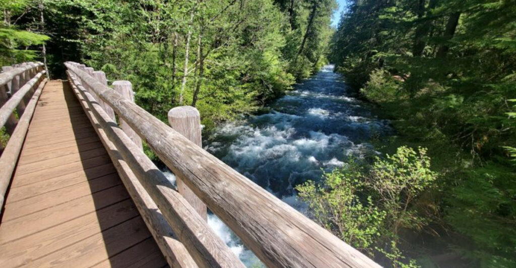 Oregon Trail Famous for Its Brilliant Blue Pool Continues to Captivate Outdoor Adventurers