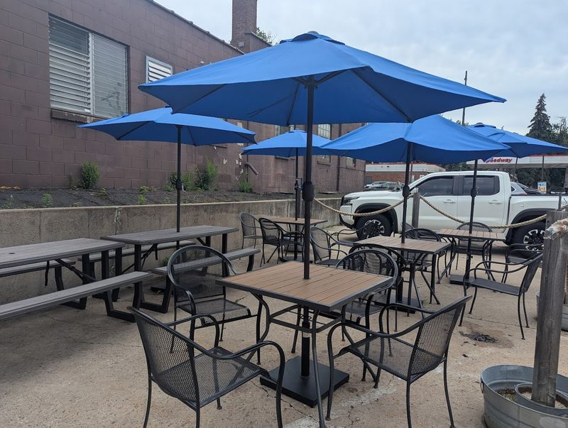 Outdoor Seating That Makes Warm Days Even Better Outdoor Seating That Makes Warm Days Even Better