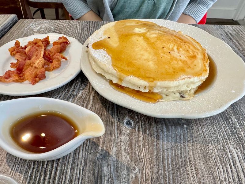 Pancakes, Omelettes, and the Classics Done Well Pancakes, Omelettes, and the Classics Done Well