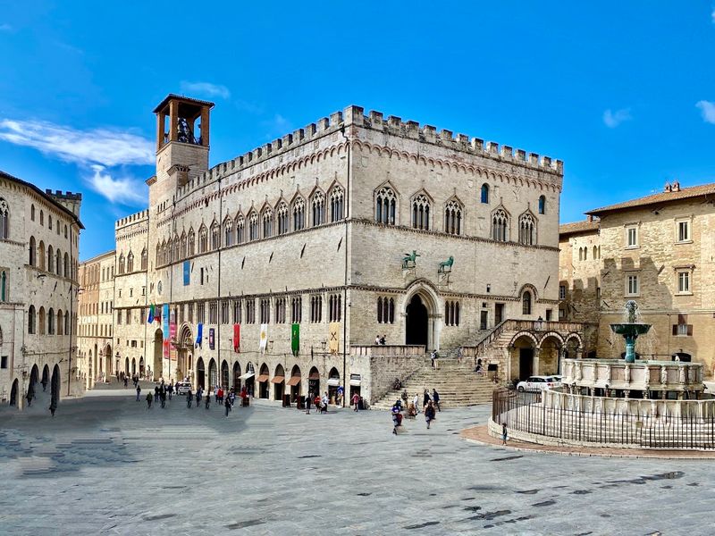 Piazza IV Novembre: The Living Room of the City Piazza IV Novembre: The Living Room of the City