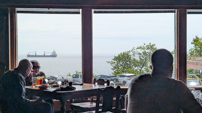 Pickwick Restaurant & Pub – Duluth (Duluth Harbor/Lake Superior)