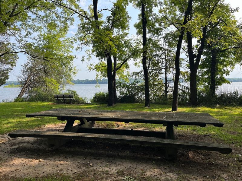 Picnicking Where the Scenery Does the Work Picnicking Where the Scenery Does the Work
