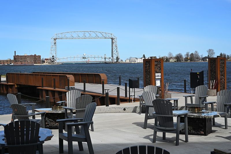 Pier B Resort Silos Restaurant – Duluth (Duluth Harbor)