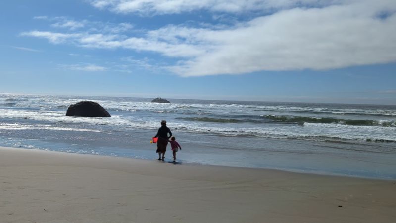 Practical Tips for Visiting With Kids and Dogs
