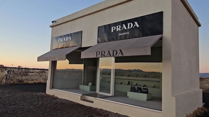 Prada Marfa (Valentine)
