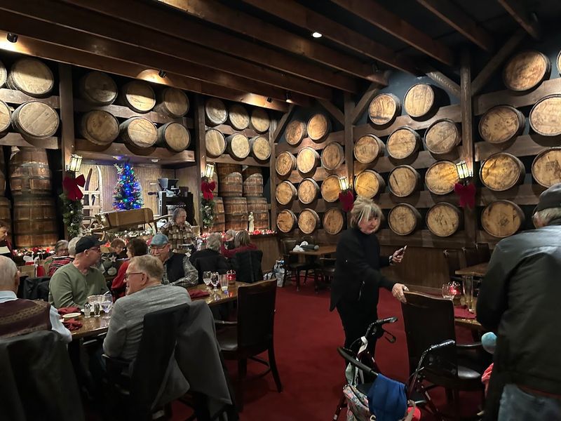 Prices, Reservations, and What to Expect on a Busy Night Prices, Reservations, and What to Expect on a Busy Night