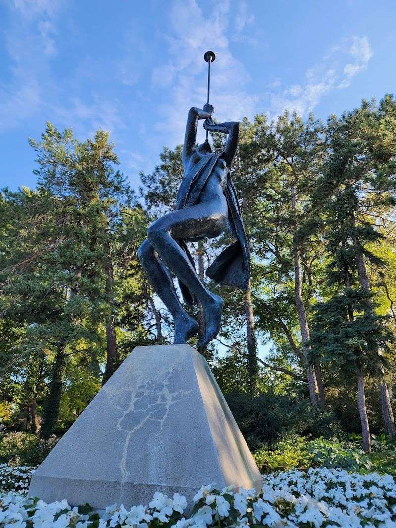 Public Art That Gives the Garden Its Character Public Art That Gives the Garden Its Character