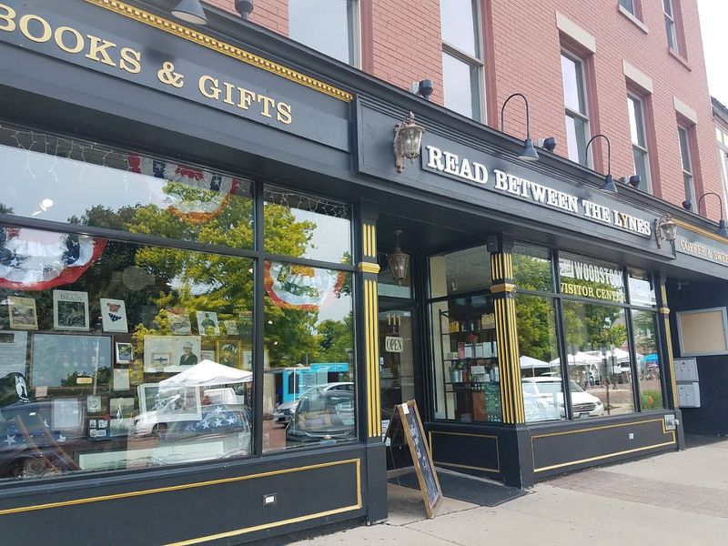 Read Between The Lynes — Woodstock, Illinois