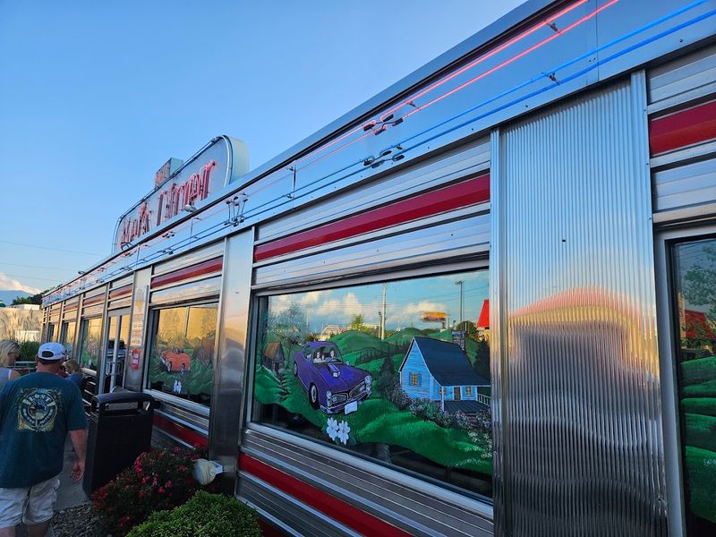 Reasons to Put Mel's on Your Next Pigeon Forge Itinerary
