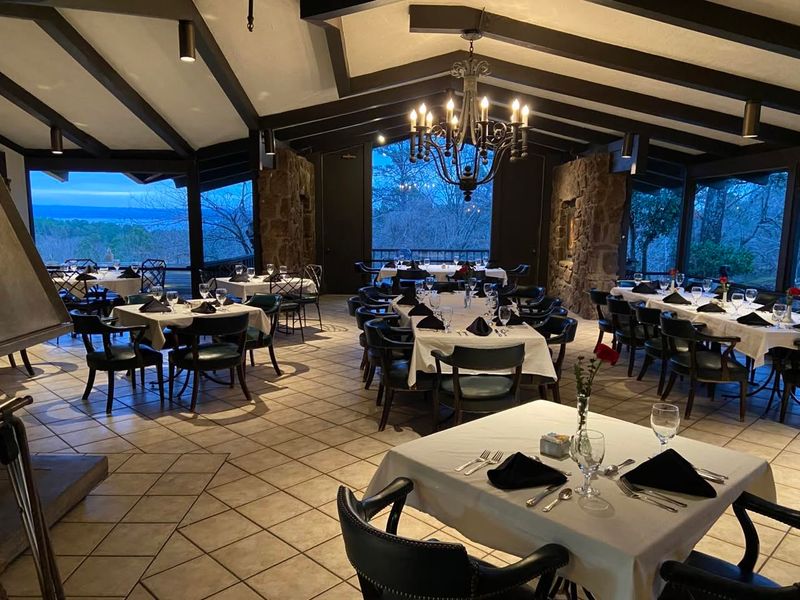 Red Apple Inn Restaurant, Heber Springs, Arkansas