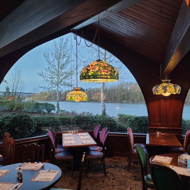 River Views That Turn Dinner Into an Experience