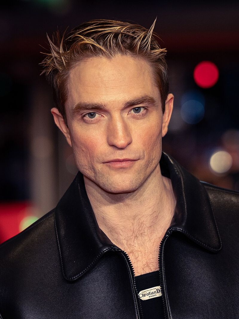 Robert Pattinson - Edward Cullen in Twilight Robert Pattinson - Edward Cullen in Twilight