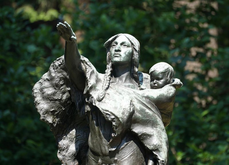 Sacagawea Statue — Portland, Oregon Sacagawea Statue — Portland, Oregon