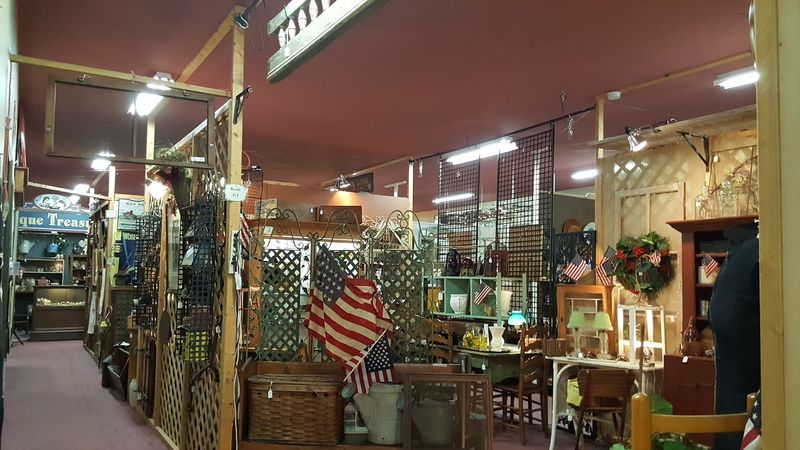 Sandwich Antiques Market — Sandwich, Illinois