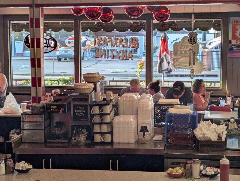 Service That Regulars and First-Timers Both Rave About Service That Regulars and First-Timers Both Rave About