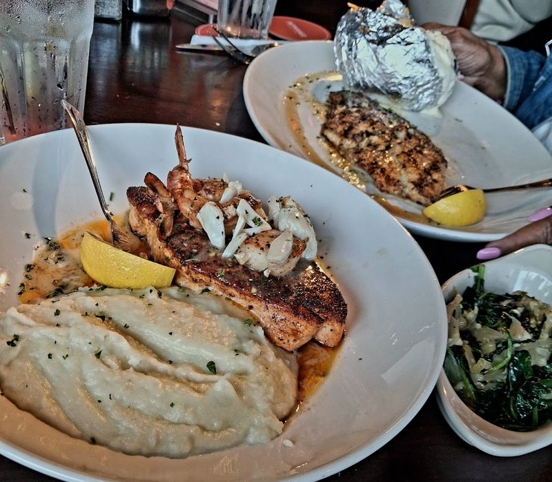 Service That Sets the Tone for the Whole Meal Service That Sets the Tone for the Whole Meal