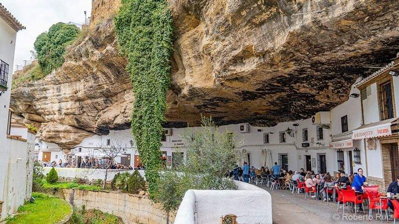 Setenil de las Bodegas, Cádiz, Andalusia Setenil de las Bodegas, Cádiz, Andalusia