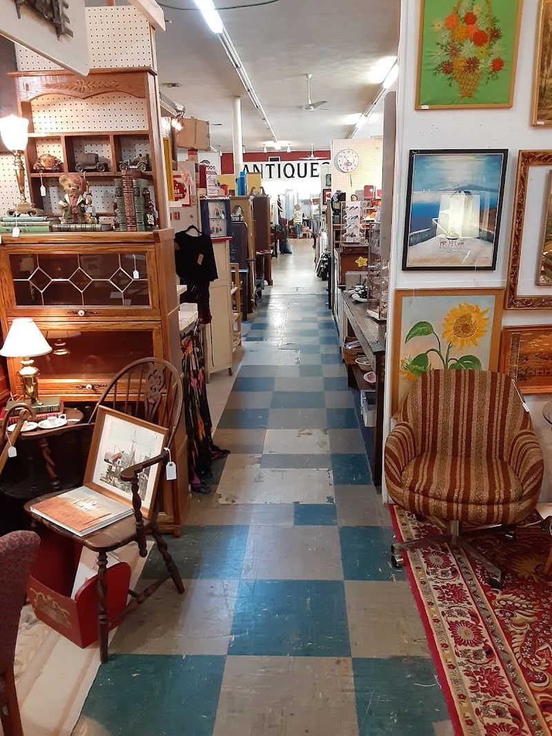 Somewhere In Time Antique Mall, Nitro, West Virginia Somewhere In Time Antique Mall, Nitro, West Virginia