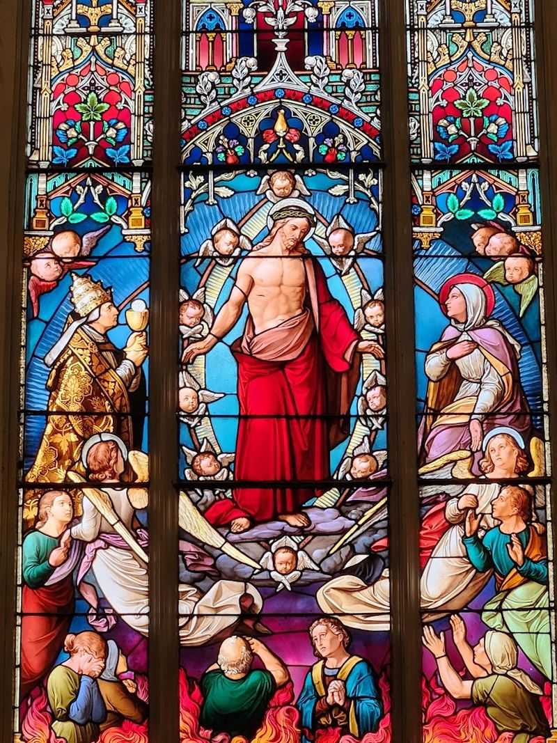 Stained Glass That Fills the Room With Color Stained Glass That Fills the Room With Color
