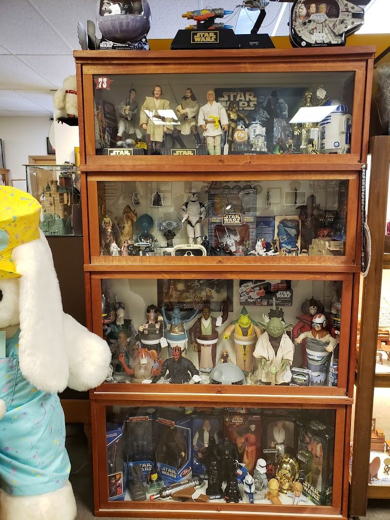 Star Wars, Hot Wheels, and Childhood Memories Packed Into Glass Cases