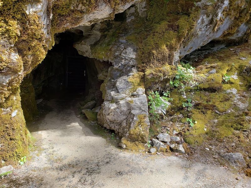 Temperature Inside the Cave and What to Wear Temperature Inside the Cave and What to Wear