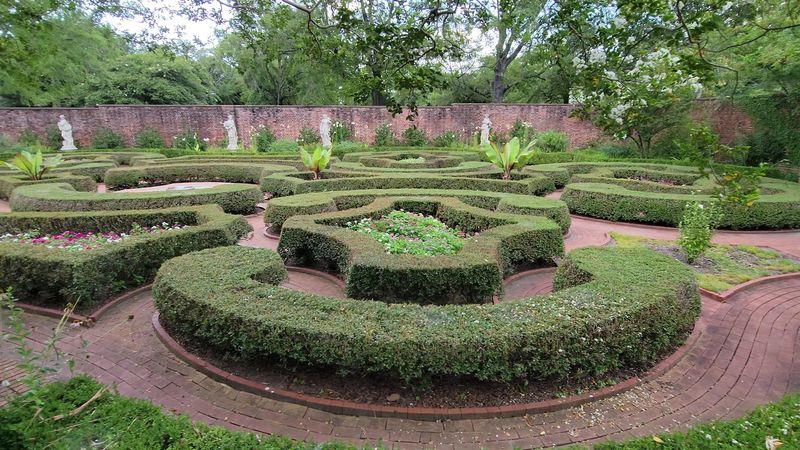 The 16 Acres of Gardens That Steal the Show The 16 Acres of Gardens That Steal the Show