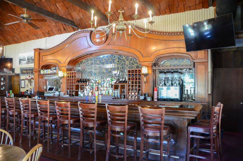 The 35-Foot Mahogany Bar: A True Showpiece The 35-Foot Mahogany Bar: A True Showpiece