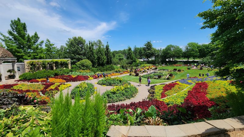 The Annual Floral Theme That Keeps Everyone Guessing The Annual Floral Theme That Keeps Everyone Guessing