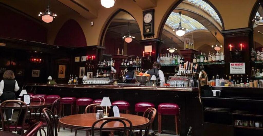 The Antique Woodwork, Turkey Dinners, and Flaming Cocktails Make This Oregon Restaurant Unlike Anywhere Else