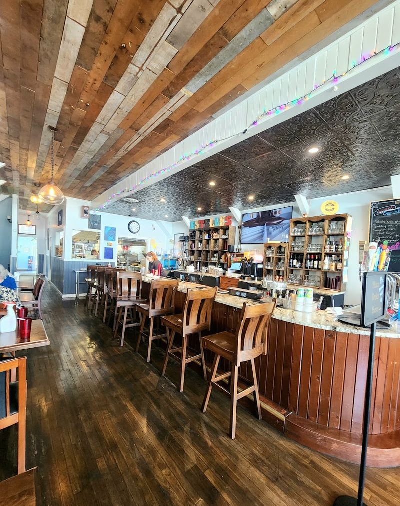 The Atmosphere Inside: Modern Meets Small-Town Comfort The Atmosphere Inside: Modern Meets Small-Town Comfort