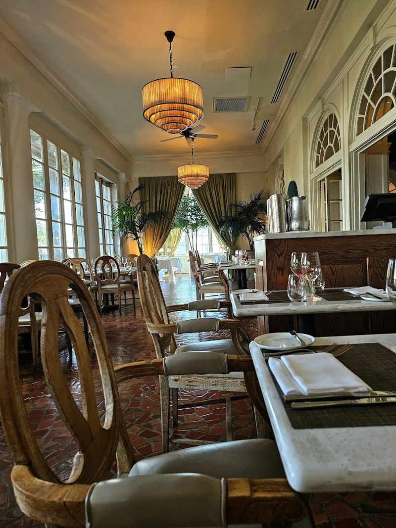 The Atmosphere Inside the Dining Room The Atmosphere Inside the Dining Room