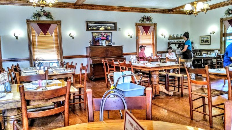 The Atmosphere Inside the Dining Room