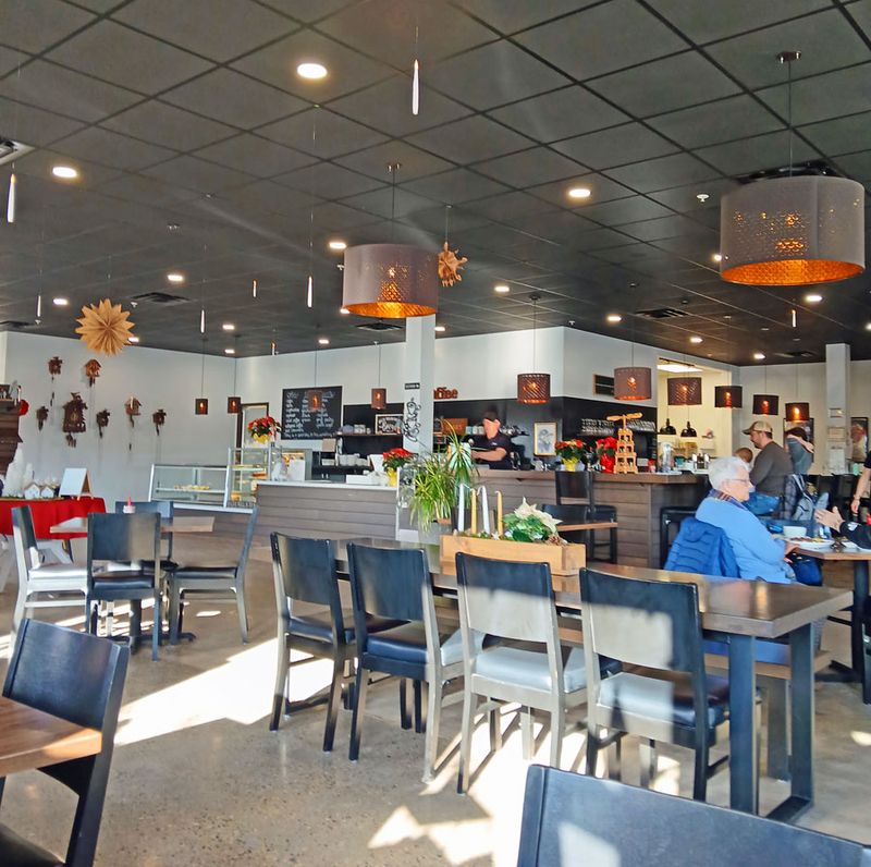 The Atmosphere Inside the Restaurant The Atmosphere Inside the Restaurant