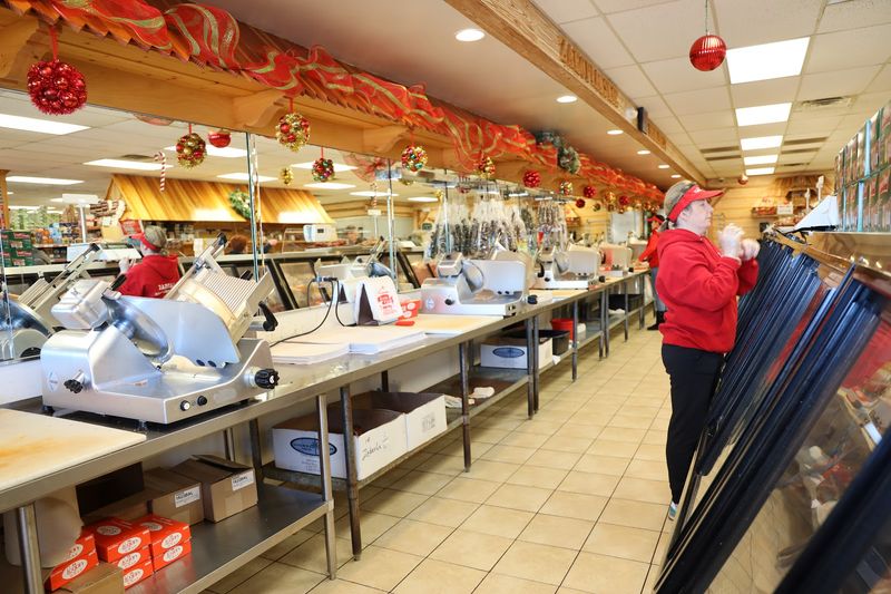 The Atmosphere and Culture Inside the Store The Atmosphere and Culture Inside the Store