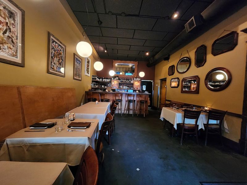 The Atmosphere and Dining Room Experience The Atmosphere and Dining Room Experience