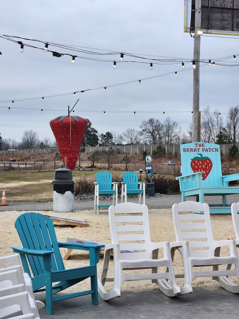 The Beach Vibes Sand Area and Outdoor Atmosphere