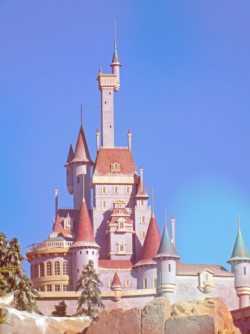 The Beast's Castle Staff Are Weirdly Calm The Beast's Castle Staff Are Weirdly Calm