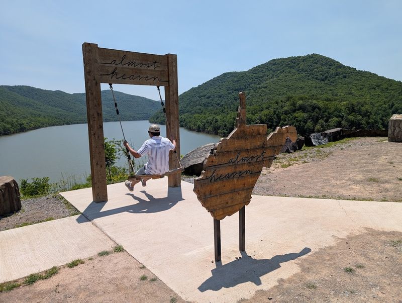 The Best Times to Visit for Photos and Solitude