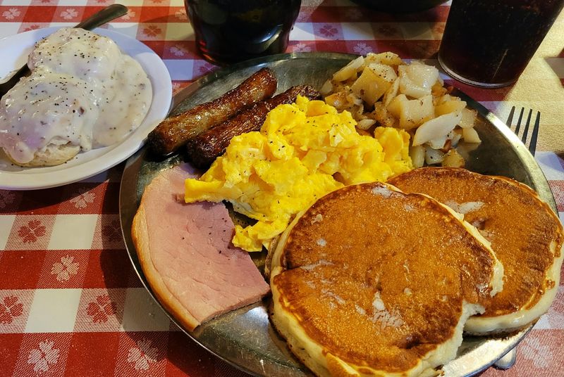 The Biscuits and Gravy Worth Mentioning The Biscuits and Gravy Worth Mentioning