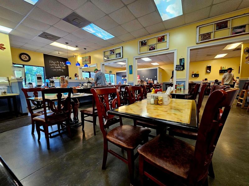 The Café Atmosphere That Draws People Back The Café Atmosphere That Draws People Back