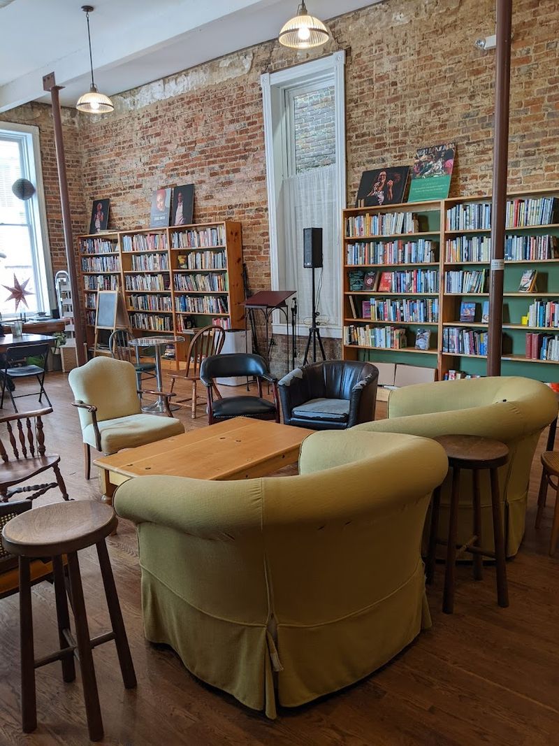 The Cafe That Makes Browsing Even Better The Cafe That Makes Browsing Even Better