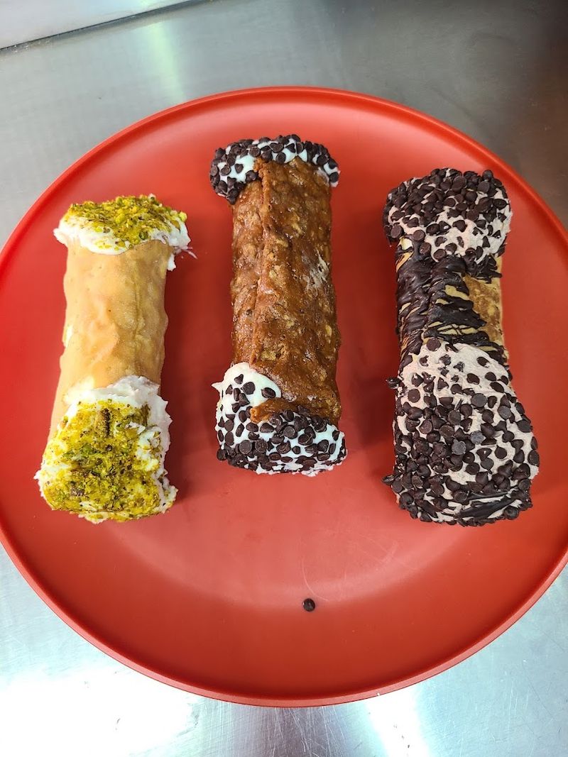 The Cannoli Are Genuinely As Big As Everyone Says
