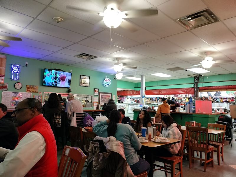 The Casual Atmosphere That Keeps People Coming Back