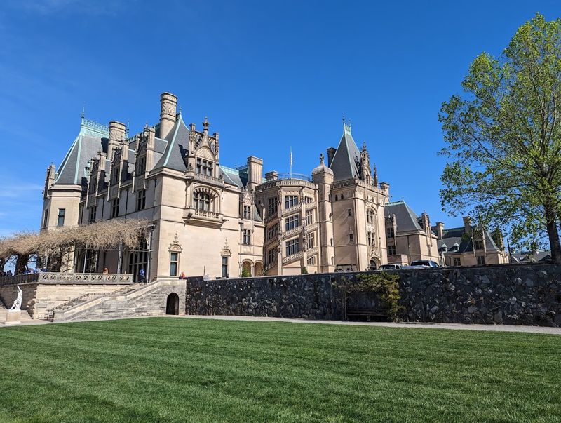 The Château Itself: 250 Rooms of French Renaissance Brilliance The Château Itself: 250 Rooms of French Renaissance Brilliance