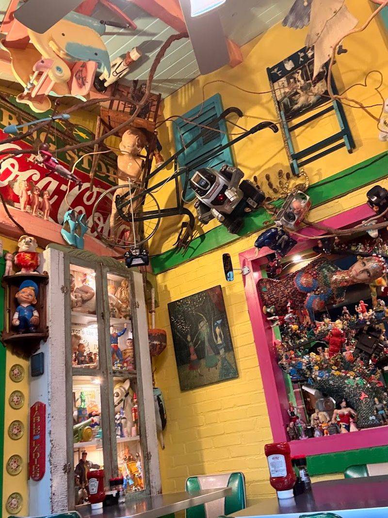 The Decor That Stops Everyone Mid-Bite The Decor That Stops Everyone Mid-Bite