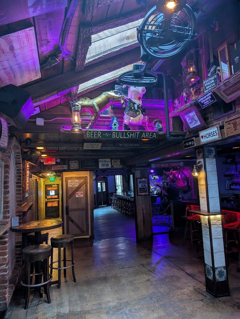The Decor That Tells Its Own Story The Decor That Tells Its Own Story