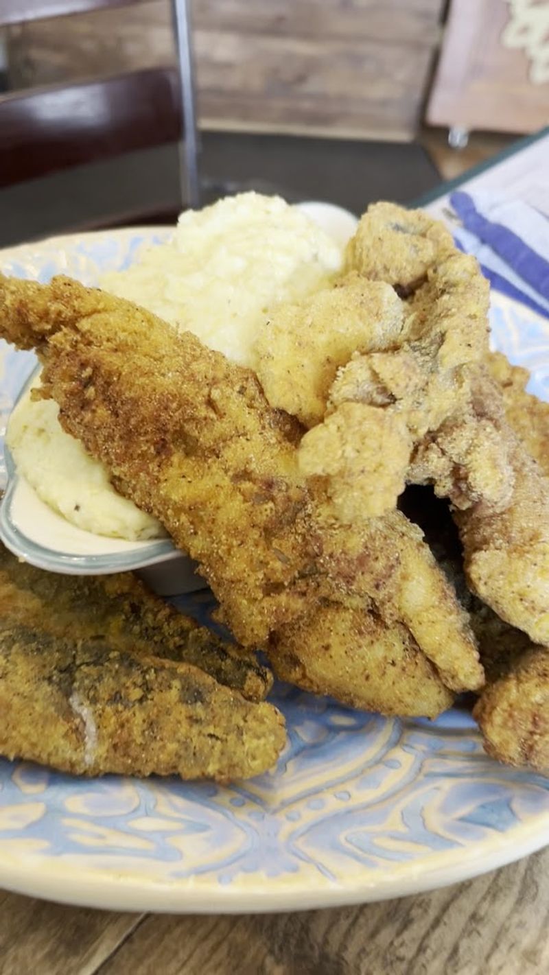 The Honey Chicken and Biscuit That Keeps People Coming Back The Honey Chicken and Biscuit That Keeps People Coming Back