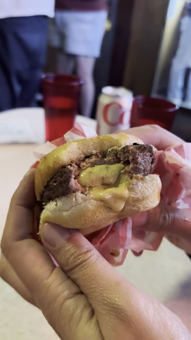The Important Tip About Eating the Burger Safely The Important Tip About Eating the Burger Safely